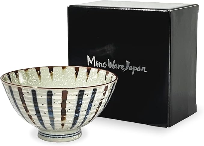 Traditional Style Japanese Ceramics Rice Bowl Chawan Pottery, Dishwasher Microwave Safe Made in Japan (Sabitokusa, Medium (oohira))