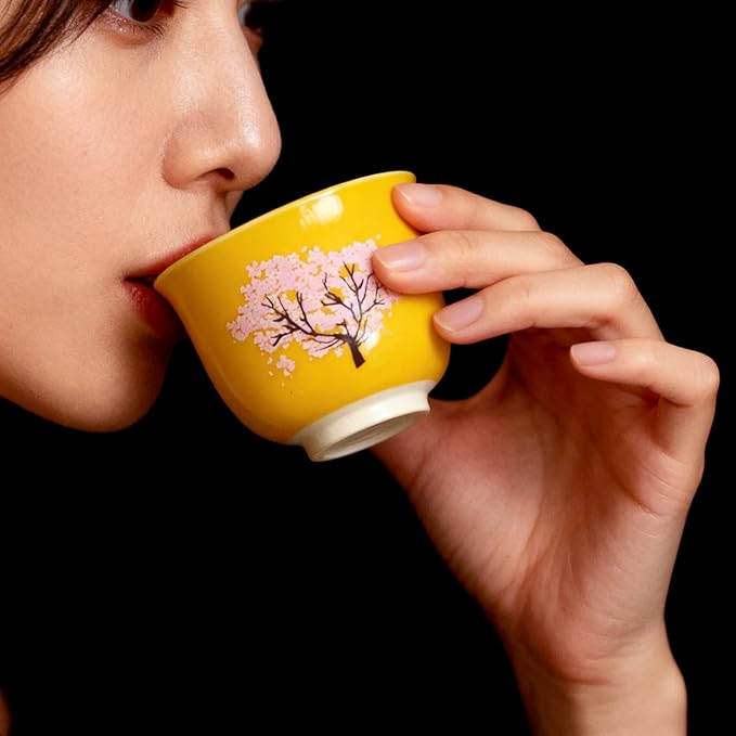 Heat Changing Sensitive Cherry Blossoms Tea Cup, Japanese Style Color Changing Coffee Mug, Unique Magic Coffee Tea Cup for Gift Valentines 4.4 oz/130ml (Yellow)
