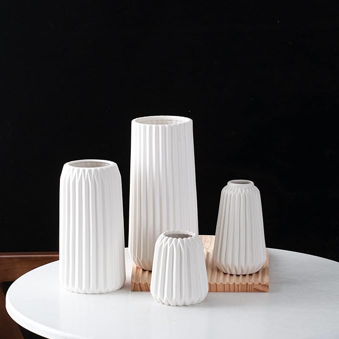 Simple White Ceramic Vase, Modern Home Decoration Porcelain Vase Flower Vase Origami Design, Flower Arrangement Decoration Shooting Props(ZheZB)