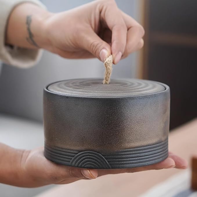 Retro ceramic storage jar - multifunctional jar for tea, coffee, and sugar - decorated kitchen container with lid (B)