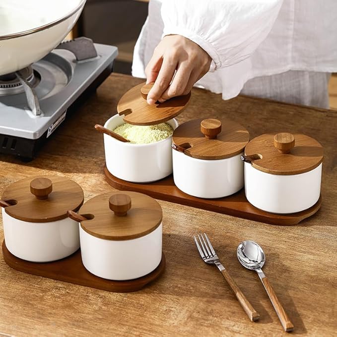 Ceramic Condiment Container with Lids and Spoons，Spice Jars Set of 3 for Sugar Salt Pepper Spice Pots Bowl，with Wooden Tray for Serving, Counter, Home, Kitchen