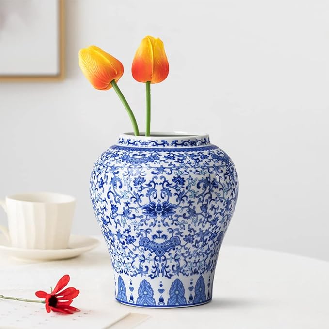 Qinlang Small Ceramic Ginger Jar for Home Decor, Ginger Jar Vase with Lid, Blue and White Lotus Pattern