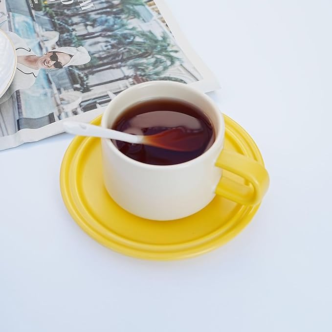 Bone China Tea Cup and Saucer Set with Spoon，Elegant Floral Tea Cup Set (7 oz)，British Coffee Latte Mug for Birthday Party Christmas gift for Friends
