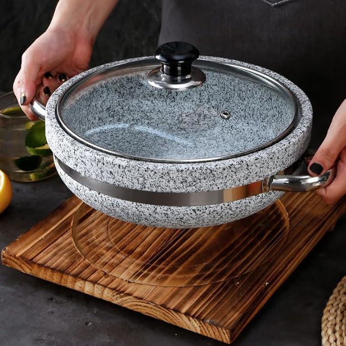 Korean Stone Bowl Induction Base with Glass Lid, Thicken Stone Bowl Hot Pot for Bibimbap Soups, Cookware Granite Stone Bowl with Wood Base, 11.8in with Tray
