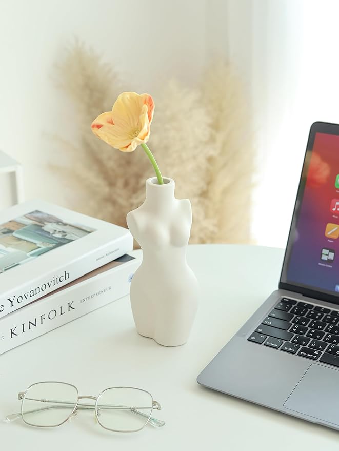 Elegant Female Torso Ceramic Vase – Modern Minimalist Body Sculpture for Home & Office Décor – Stylish Art Piece for Floral Arrangements, Dried Flowers, or Standalone Accent Decoration.
