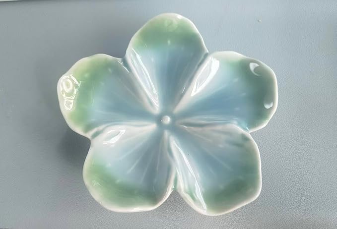 Peach Blossom-Shaped Decorative Ring Tray, Ceramic Trinket Tray Jewelry Dish Organizing Necklace Earrings, Home Decoration for Mom Best Friend Sister, Bluish Green.