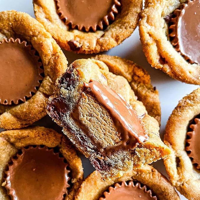 Christmas Candy, Bulk 2 Lbs, Miniature Peanut Butter Cups In Red, Green and Gold Holiday Seasonal Wrap, Individually Wrapped Gluten Free Milk Chocolate Peanut Butter Cups in Bulk, Appx 100 Pieces